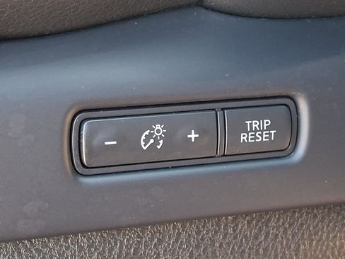 Used 2017 Nissan Titan S AWD/4WD image 25