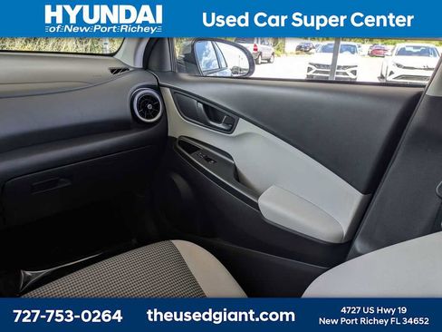 Used 2023 Hyundai Kona SE image 18