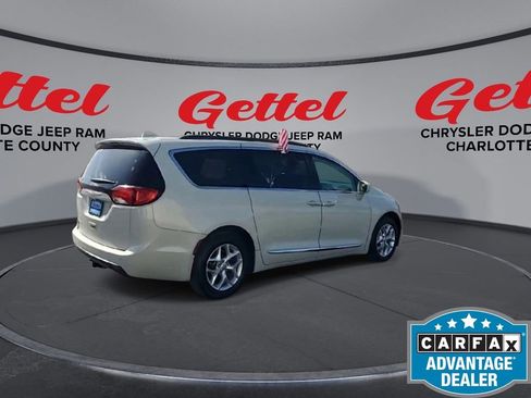 Used 2017 Chrysler Pacifica Touring-L w/ Tire & Wheel Group image 8