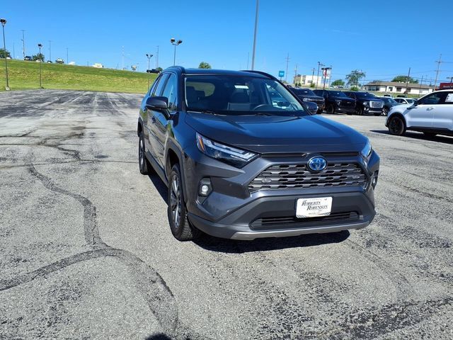 Used 2022 Toyota RAV4 Limited AWD/4WD image 5