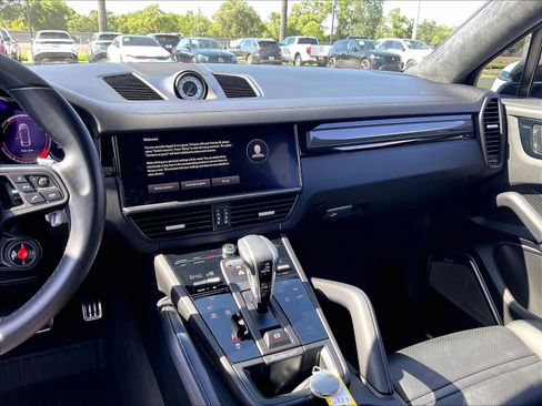 Used 2022 Porsche Cayenne Turbo GT AWD/4WD image 9
