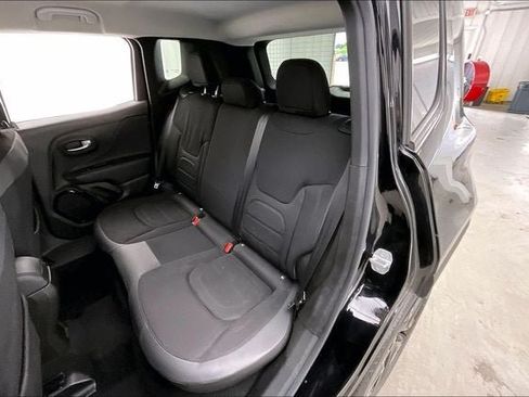 Used 2017 Jeep Renegade Altitude FWD image 19