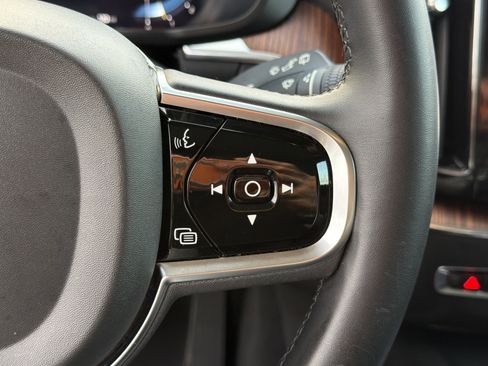 Used 2024 Volvo XC60 B5 Plus image 29