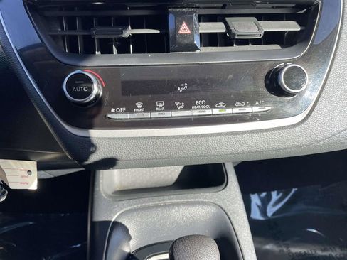 Used 2022 Toyota Corolla LE image 39