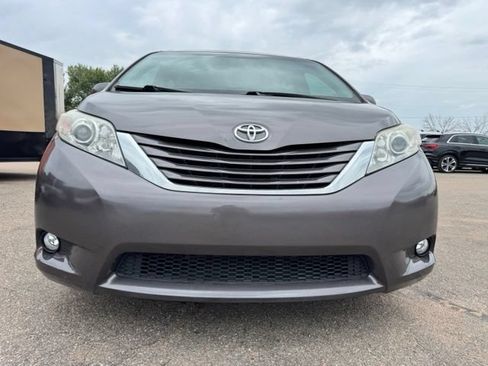 Used 2015 Toyota Sienna XLE Premium FWD image 2