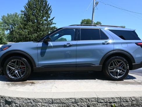 Used 2025 Ford Explorer ST AWD/4WD image 8