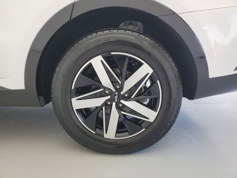 Used 2022 Kia Sorento EX w/ Panoramic Sunroof Package FWD image 11