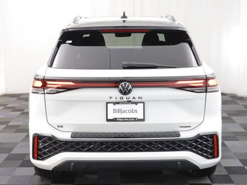 New 2026 Volkswagen Tiguan SE R-Line image 18