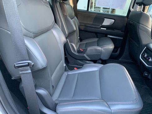 Used 2025 Ford Expedition Active image 17