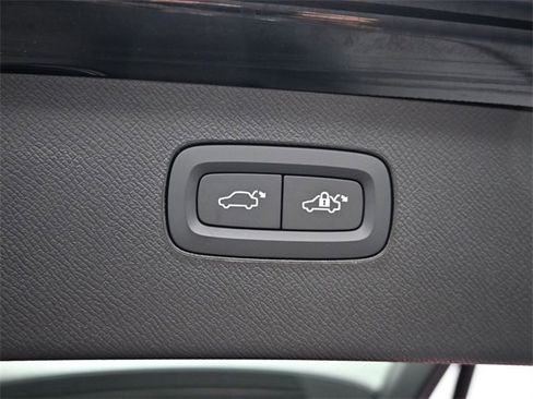 Used 2022 Volvo XC90 T6 Momentum image 33