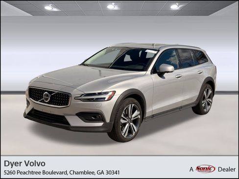 Certified 2025 Volvo V60 B5 Cross Country Plus image 1