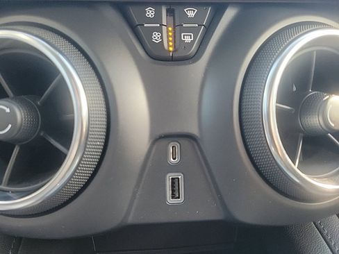 Used 2020 Chevrolet Blazer LT image 16