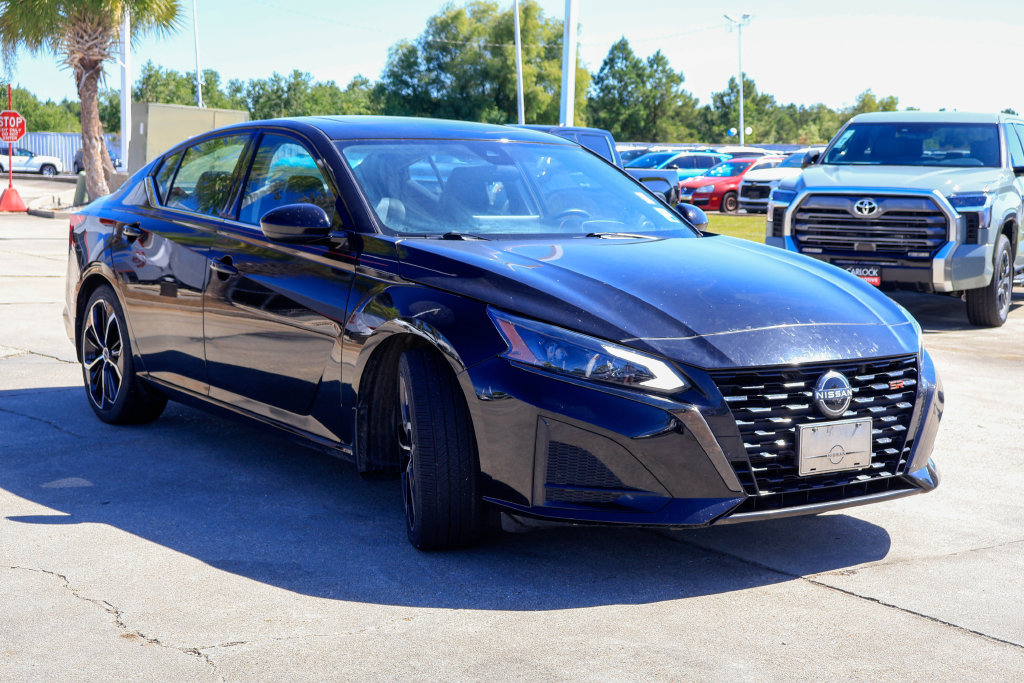 Used 2023 Nissan Altima 2.5 SR w/ SR Premium Package FWD image 25