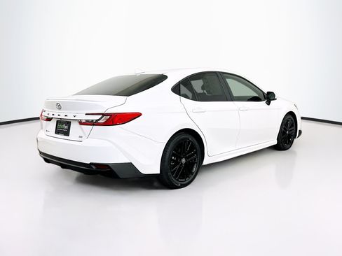 Used 2025 Toyota Camry SE FWD image 9