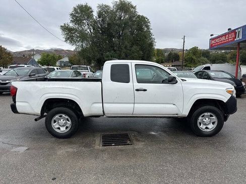 Used 2019 Toyota Tacoma SR image 3