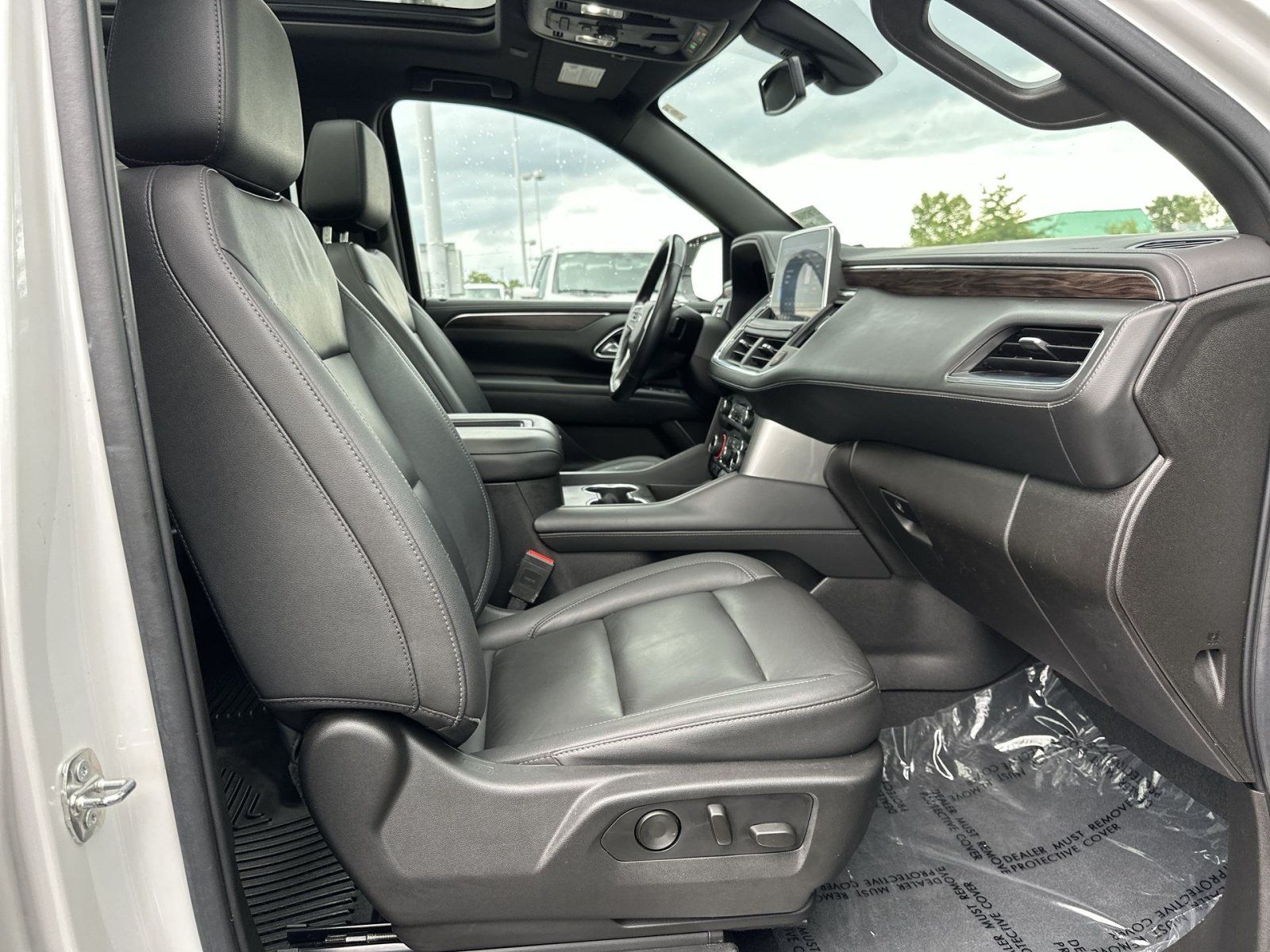Used 2021 Chevrolet Suburban Z71 w/ Luxury Package AWD/4WD image 29