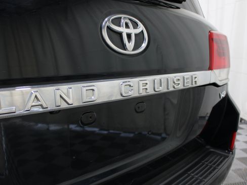 Used 2018 Toyota Land Cruiser AWD/4WD image 28