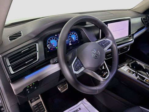 Used 2024 Volkswagen Atlas Peak Edition SE AWD/4WD image 9