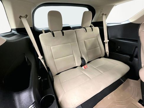 Used 2021 Ford Explorer XLT image 28