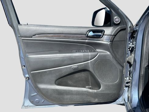 Used 2020 Jeep Grand Cherokee Overland image 23