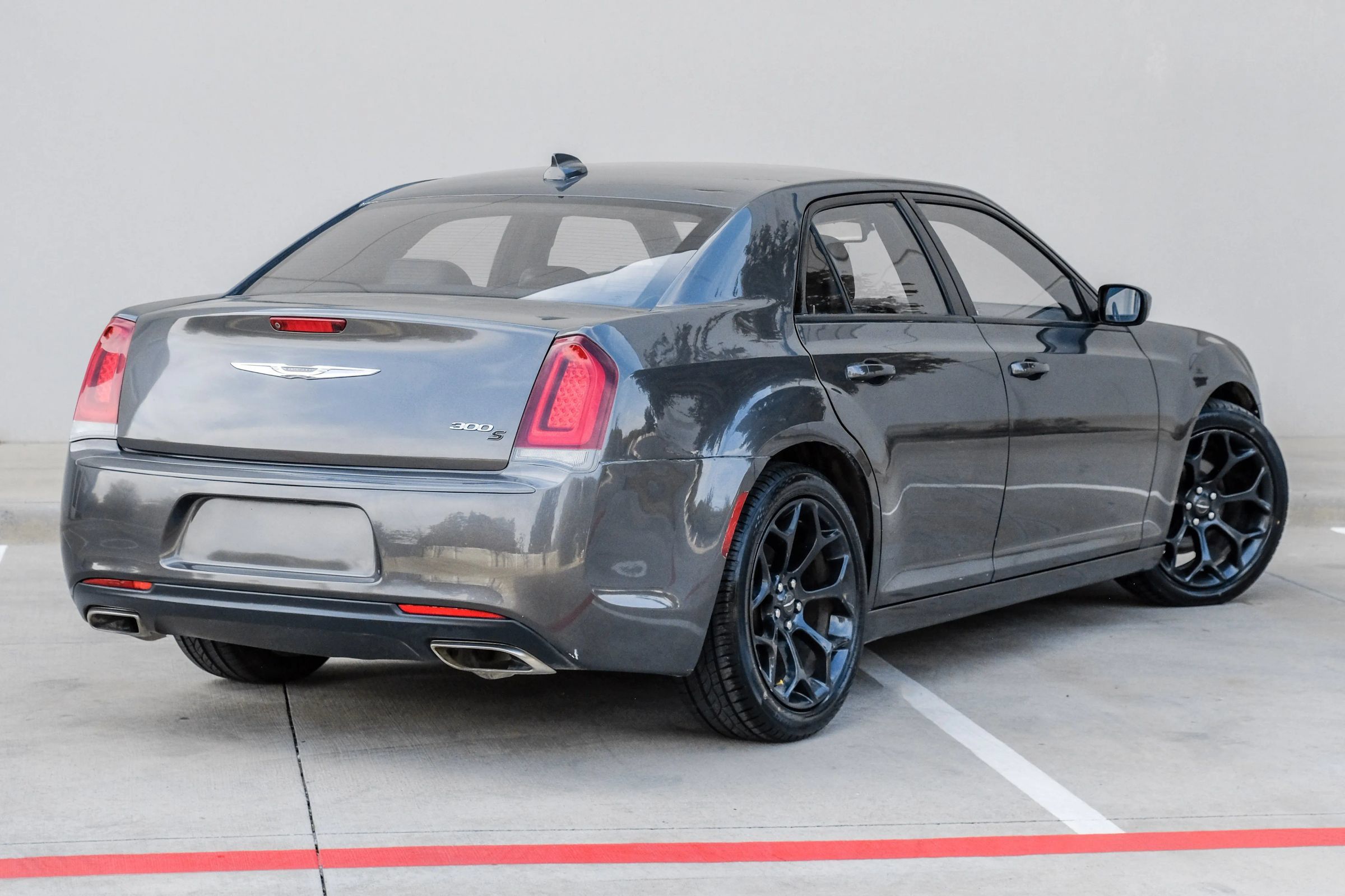 Used 2019 Chrysler 300 S RWD image 4