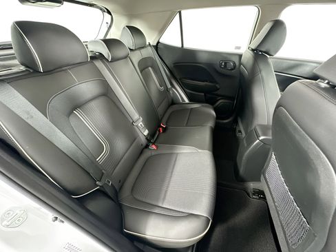 Used 2023 Hyundai Venue Limited image 26