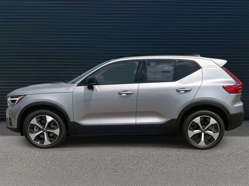 Used 2026 Volvo XC40 B5 Plus w/ Protection Package Premier image 9