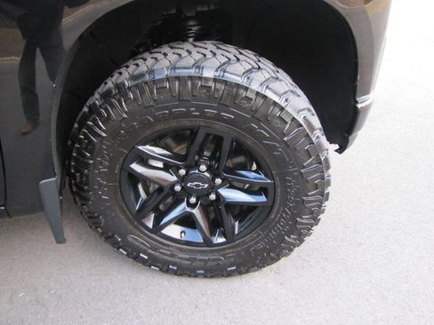 Used 2021 Chevrolet Silverado 1500 LT Trail Boss w/ LT Trail Boss Premium Package image 23