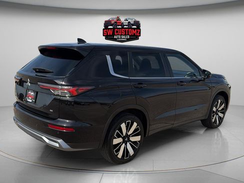 Used 2025 Mitsubishi Outlander SE image 7