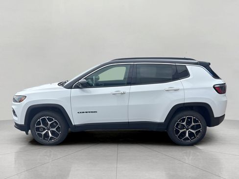 Used 2025 Jeep Compass Limited AWD/4WD image 32