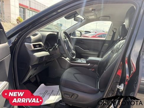 Used 2021 Toyota Highlander L FWD image 15