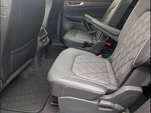 Used 2024 Volkswagen Atlas SEL Premium R-Line image 14