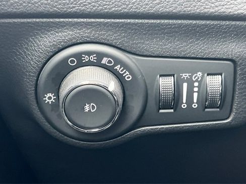 Used 2019 Jeep Compass Latitude image 36