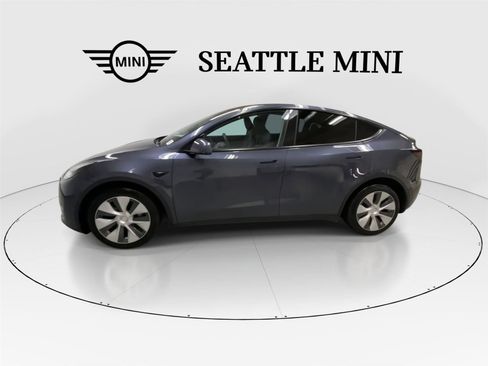 Used 2022 Tesla Model Y Long Range image 6