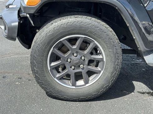 Used 2021 Jeep Wrangler Unlimited Sahara AWD/4WD image 8