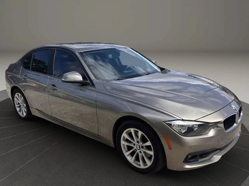 Used 2017 BMW 320i Sedan RWD image 7