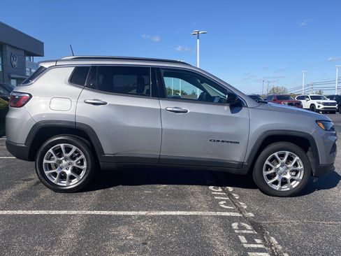 Used 2022 Jeep Compass Latitude image 8