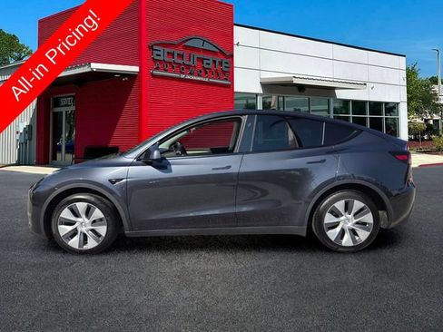 Used 2024 Tesla Model Y Long Range RWD image 2
