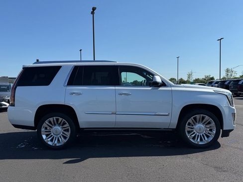 Used 2019 Cadillac Escalade Platinum AWD/4WD image 4
