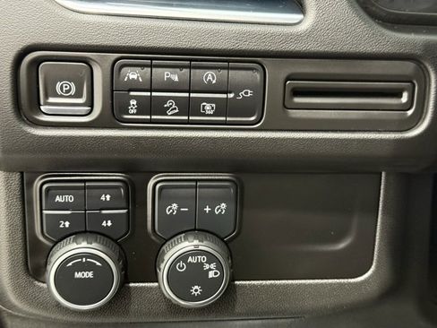 Used 2022 Chevrolet Tahoe Z71 w/ Luxury Package image 36