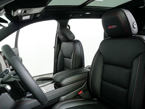 New 2026 Chevrolet Traverse Z71 w/ Enhanced Driving Package image 5