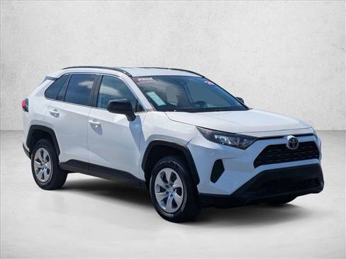 Used 2020 Toyota RAV4 LE image 3