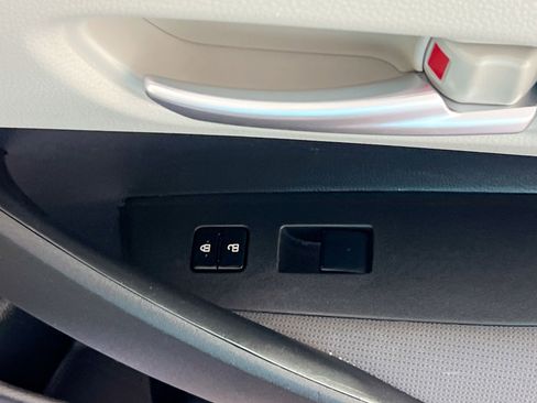 Used 2021 Toyota Corolla LE image 31