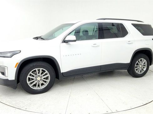 Used 2023 Chevrolet Traverse LT image 2