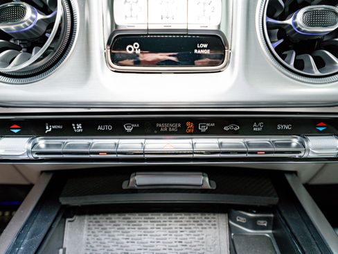 Used 2025 Mercedes-Benz G 63 AMG 4MATIC image 24