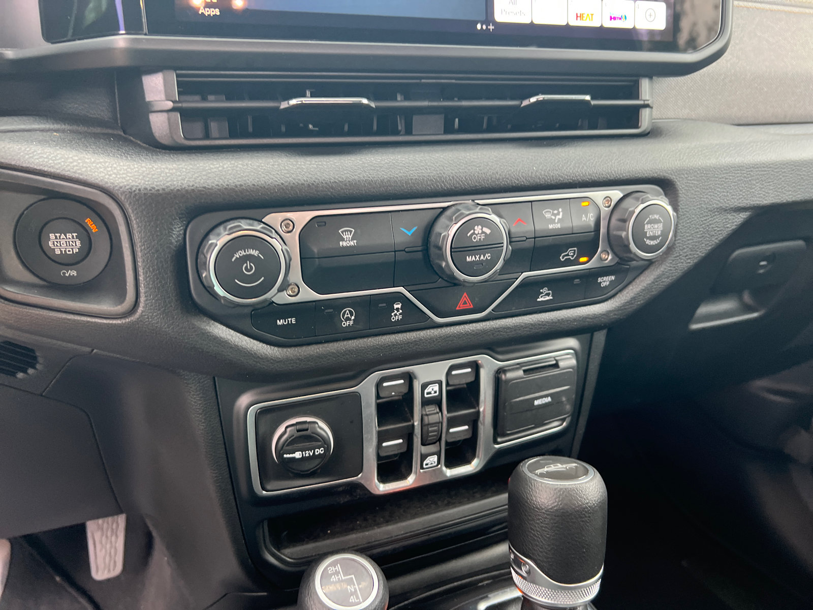 Used 2025 Jeep Gladiator Sport AWD/4WD image 27