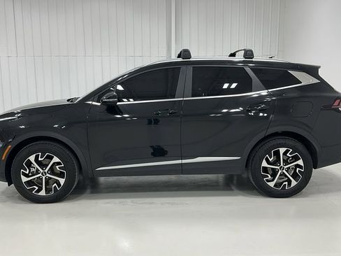 Used 2024 Kia Sportage EX image 2