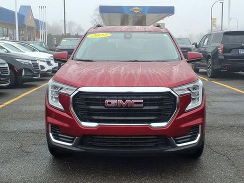 Used 2022 GMC Terrain SLE w/ Driver Convenience Package image 2