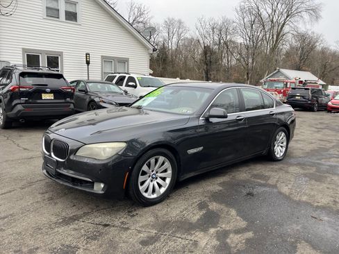 Used 2010 BMW 750i xDrive image 3