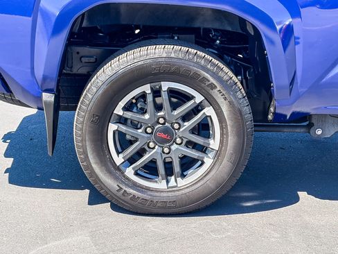 Used 2025 Toyota Tacoma TRD Sport AWD/4WD image 10